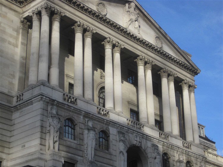 What should the Bank of England do about inflation? 